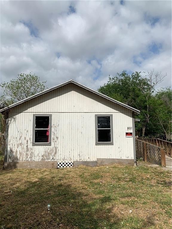 Sodville St, Sinton, TX 78387