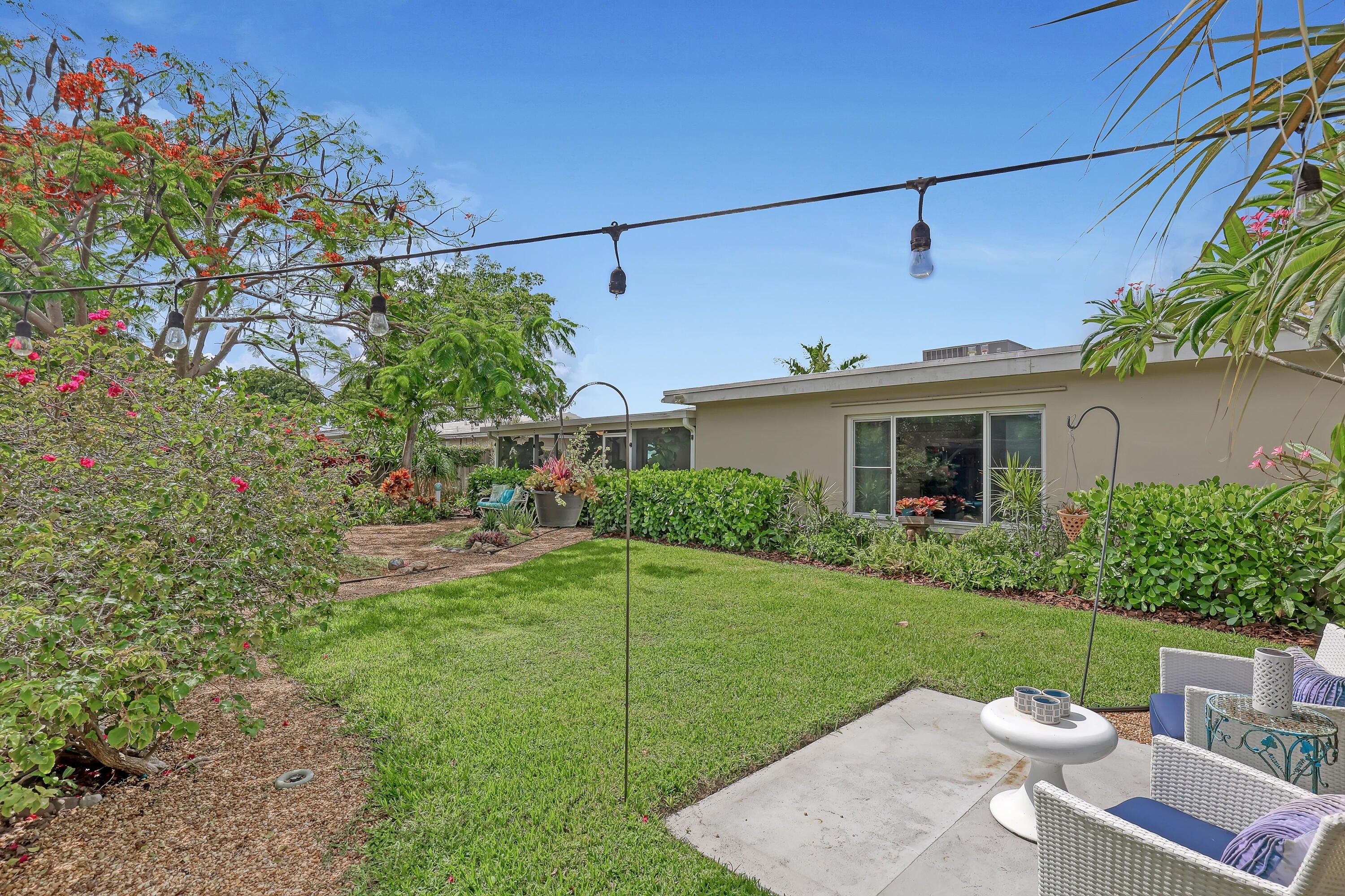 W End Rd, West Palm Beach, FL 33406