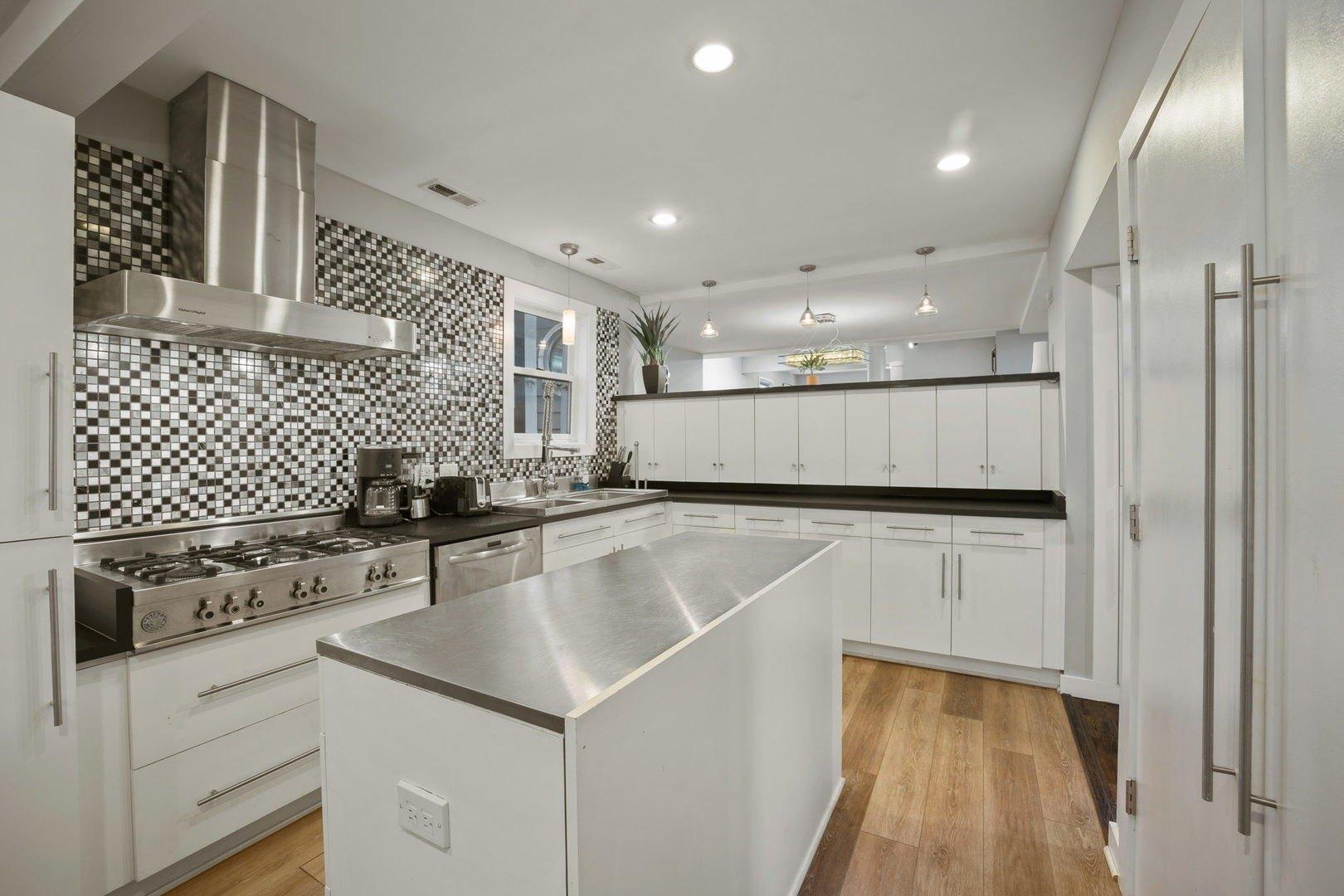 N Wilton Ave, Chicago, IL 60614