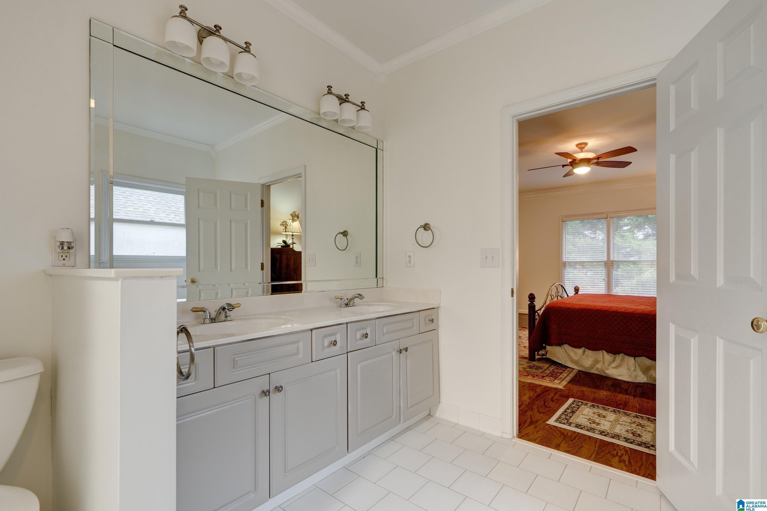 N Lake Cir, Birmingham, AL 35242