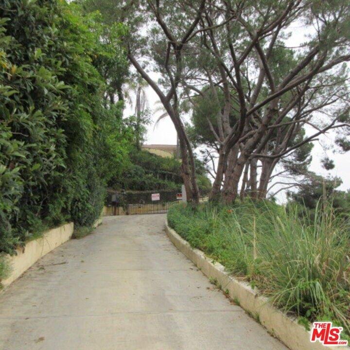 Cedarbrook Dr, Beverly Hills, CA 90210