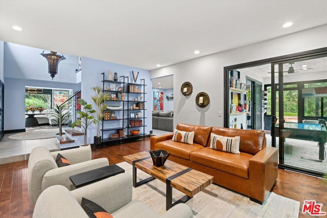 Pathfinder Ave, Oak Park, CA 91377