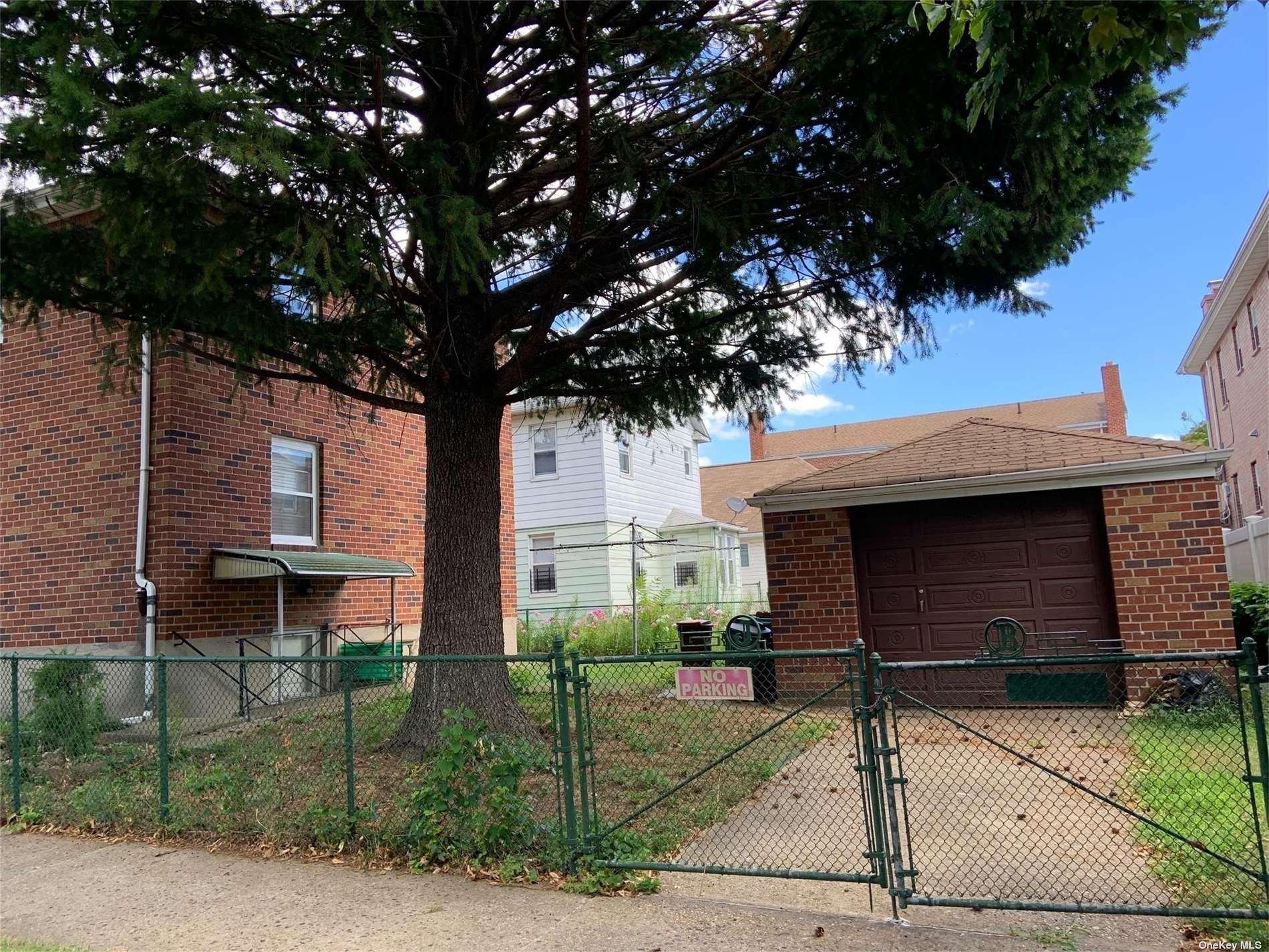 Laburnum Ave, Flushing, NY 11355