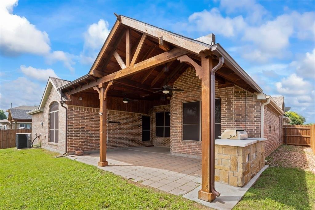 Somerton Dr, Grand Prairie, TX 75052