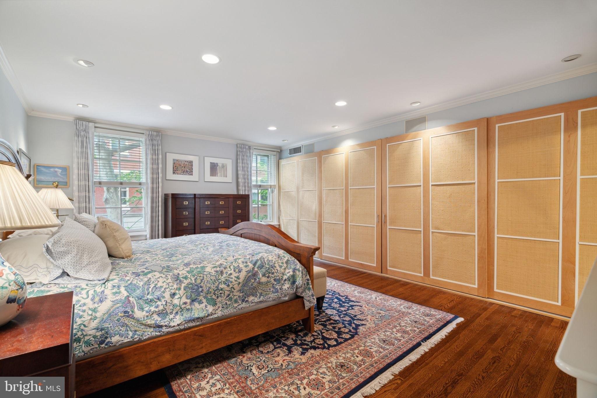 Delancey Pl, Philadelphia, PA 19103