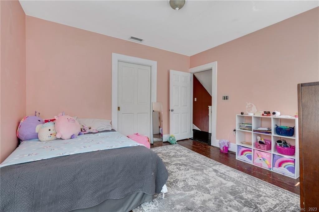Thames Ter, Norwich, CT 06360