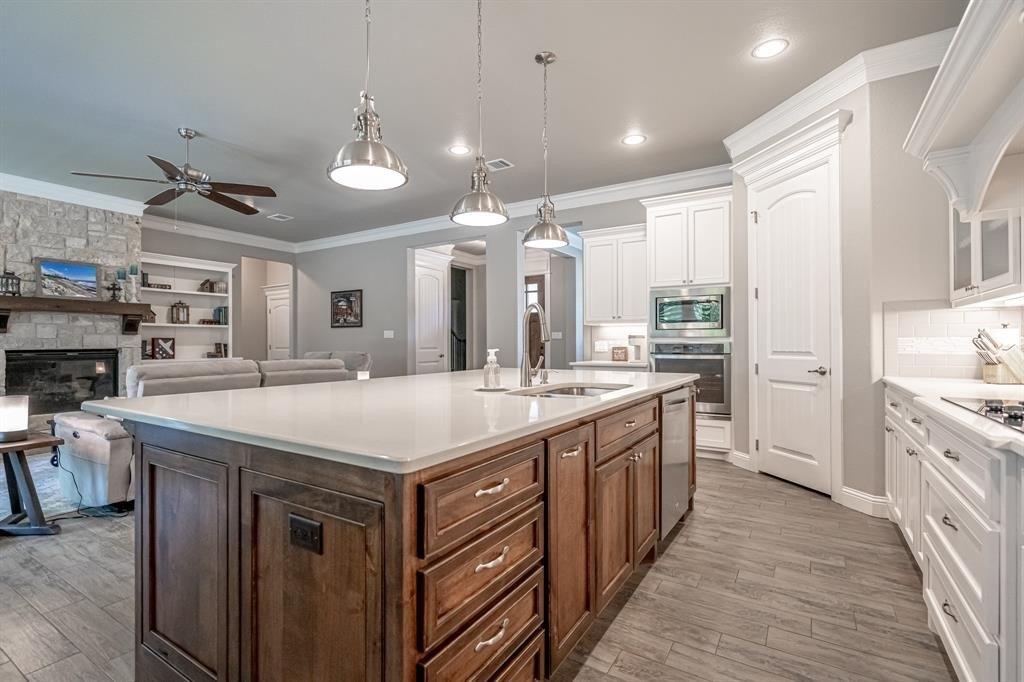 Turner Cir, Granbury, TX 76048