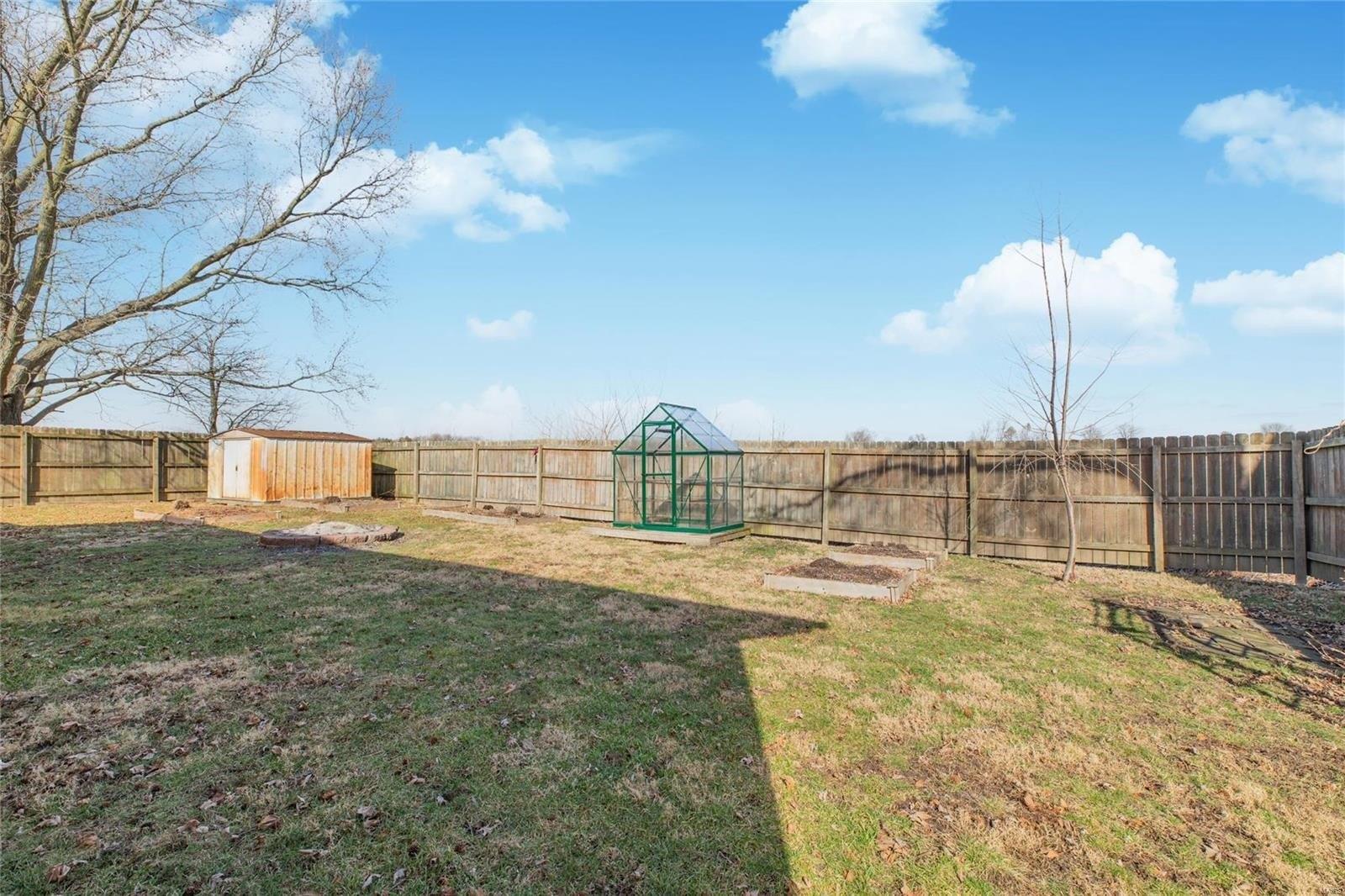 Belvedere Cir, Brighton, IL 62012