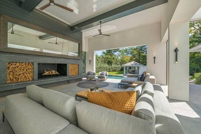 Hither Ln, East Hampton, NY 11937