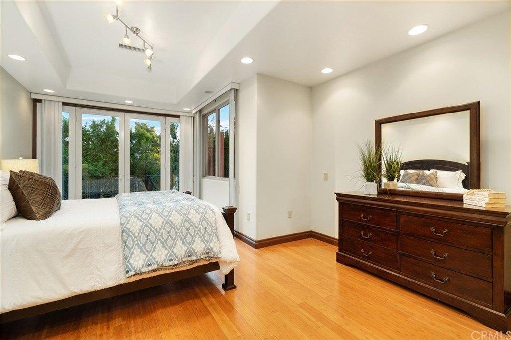 Los Nietos Dr, Los Angeles, CA 90027