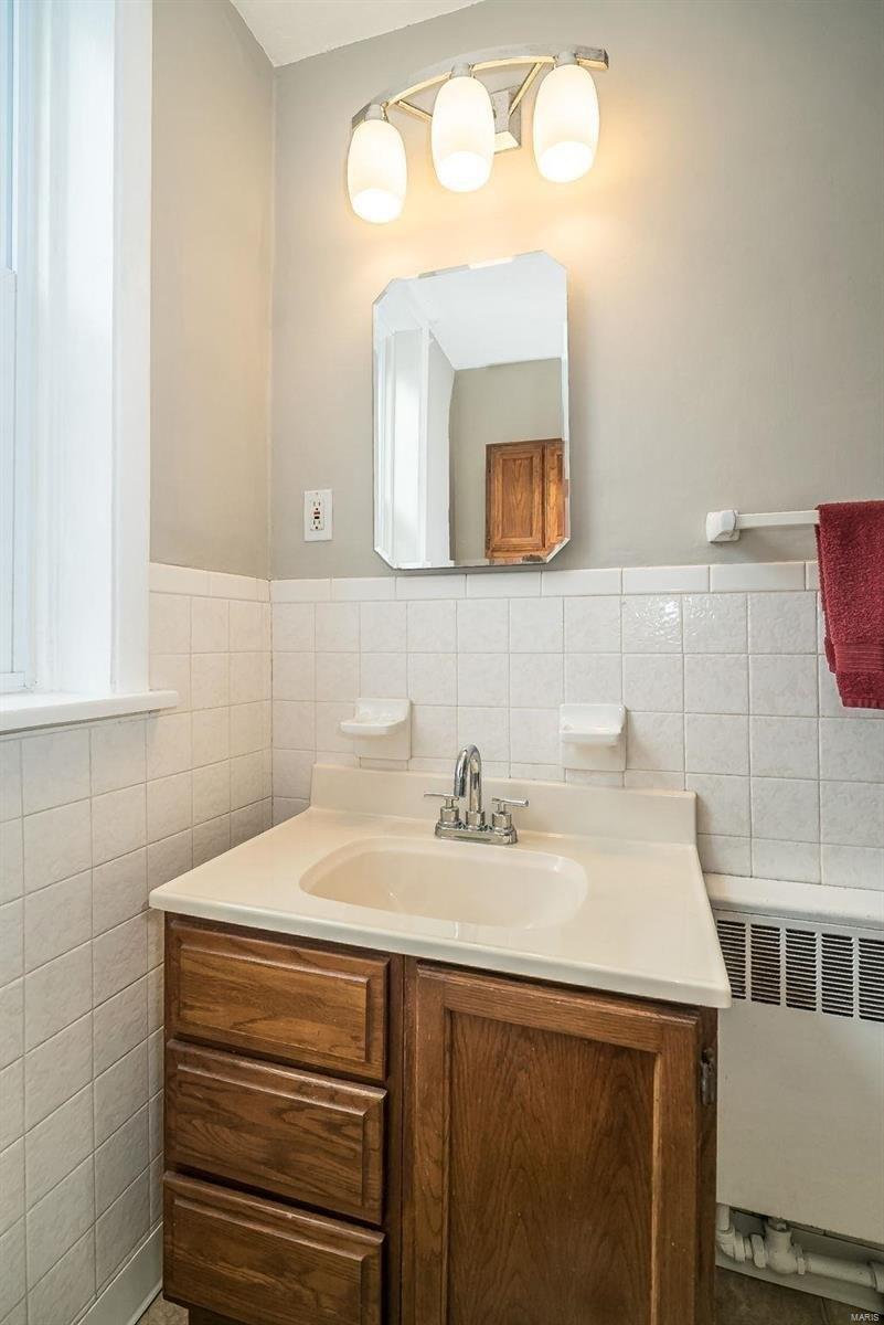 Holly Hills Ave, Saint Louis, MO 63109
