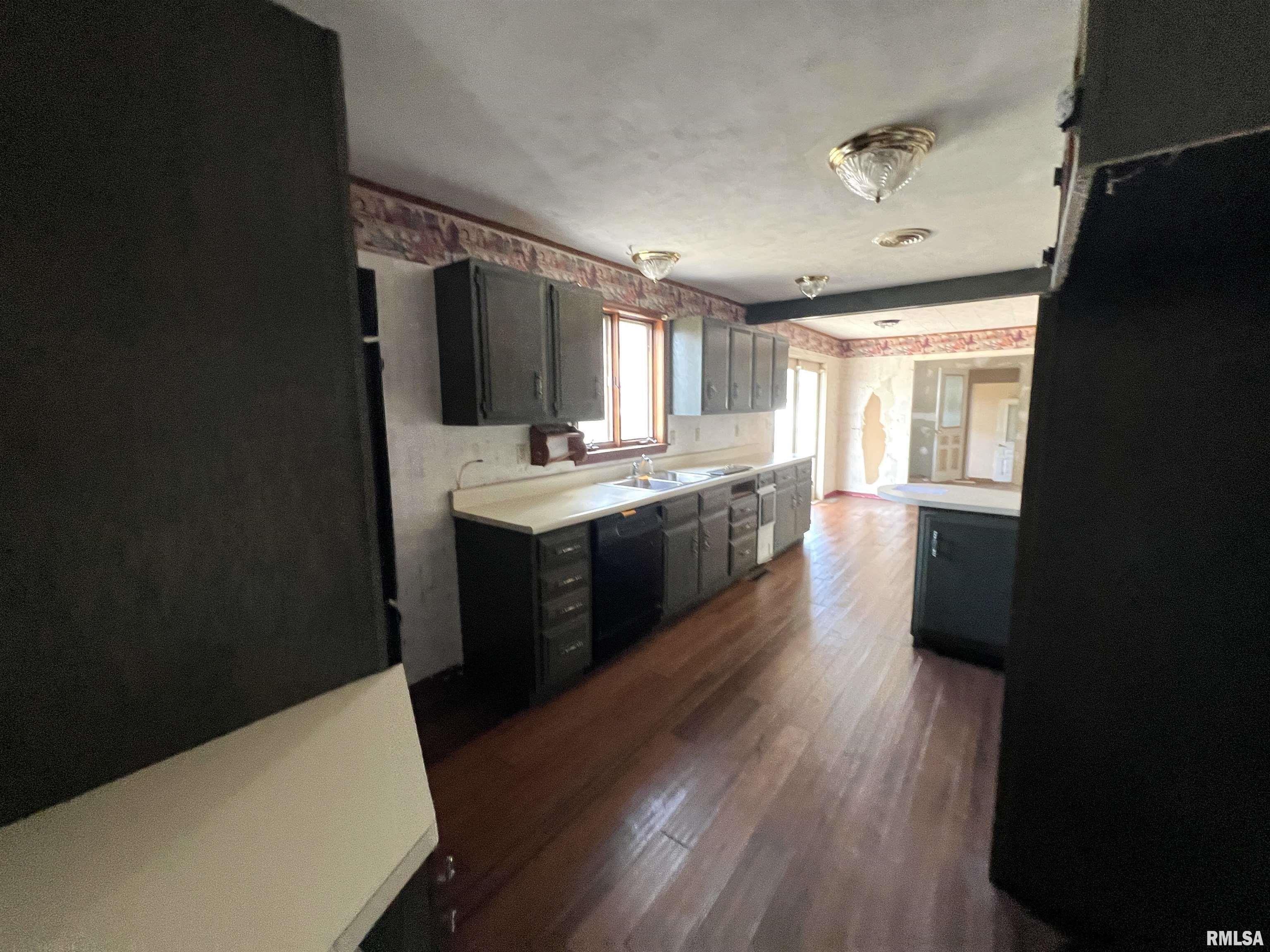 N 5th St, Ashley, IL 62808