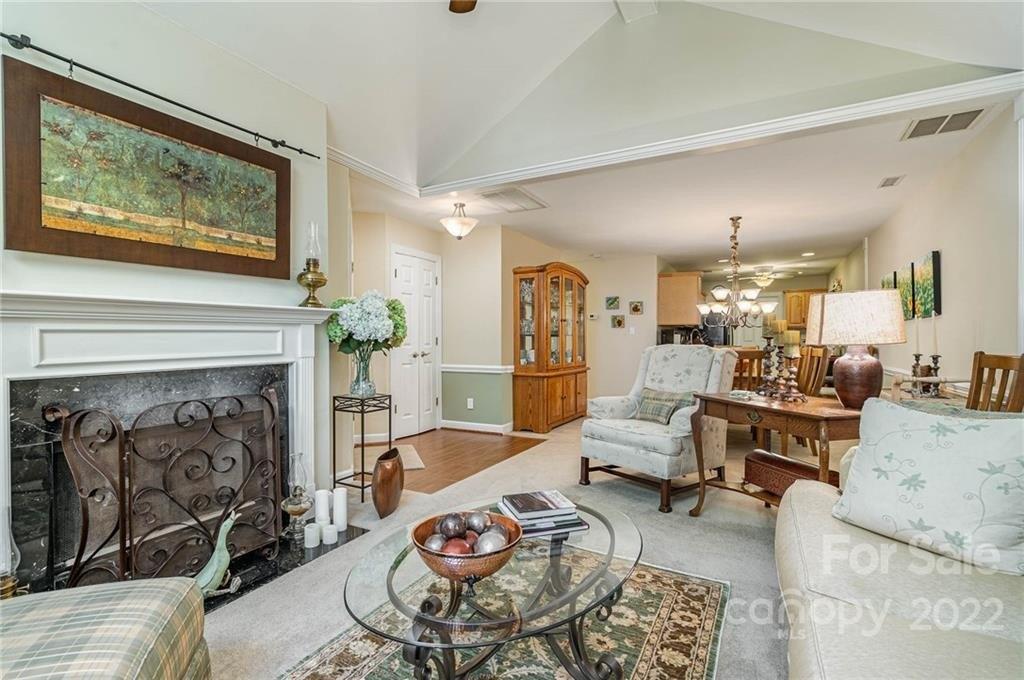 Hurstbourne Green Dr, Charlotte, NC 28277