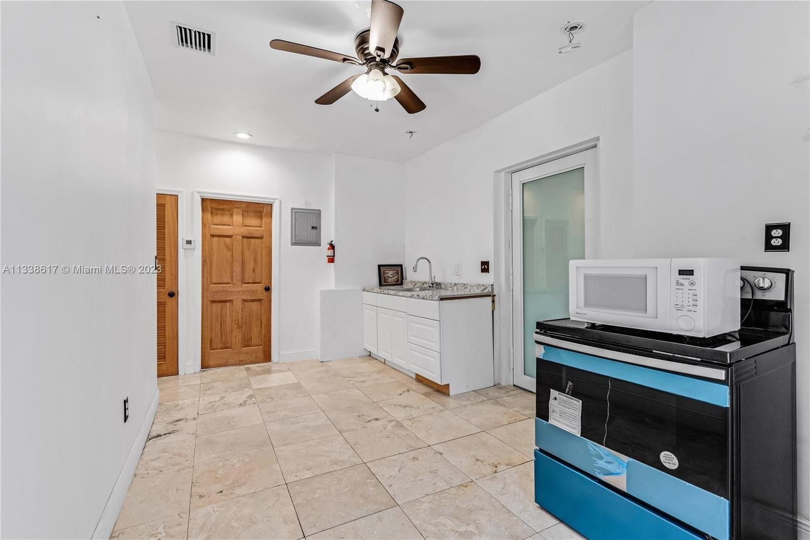 Ne 163rd St, Miami, FL 33162