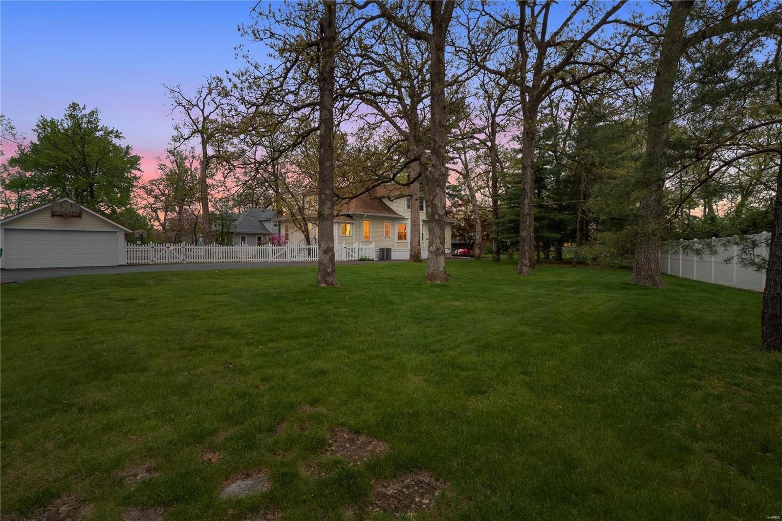 Glenoak Pl, Saint Louis, MO 63119