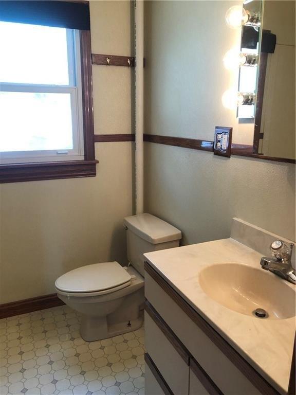 Douglas Ave, Des Moines, IA 50310