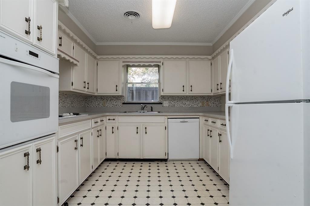 Joanna Dr, Hurst, TX 76053