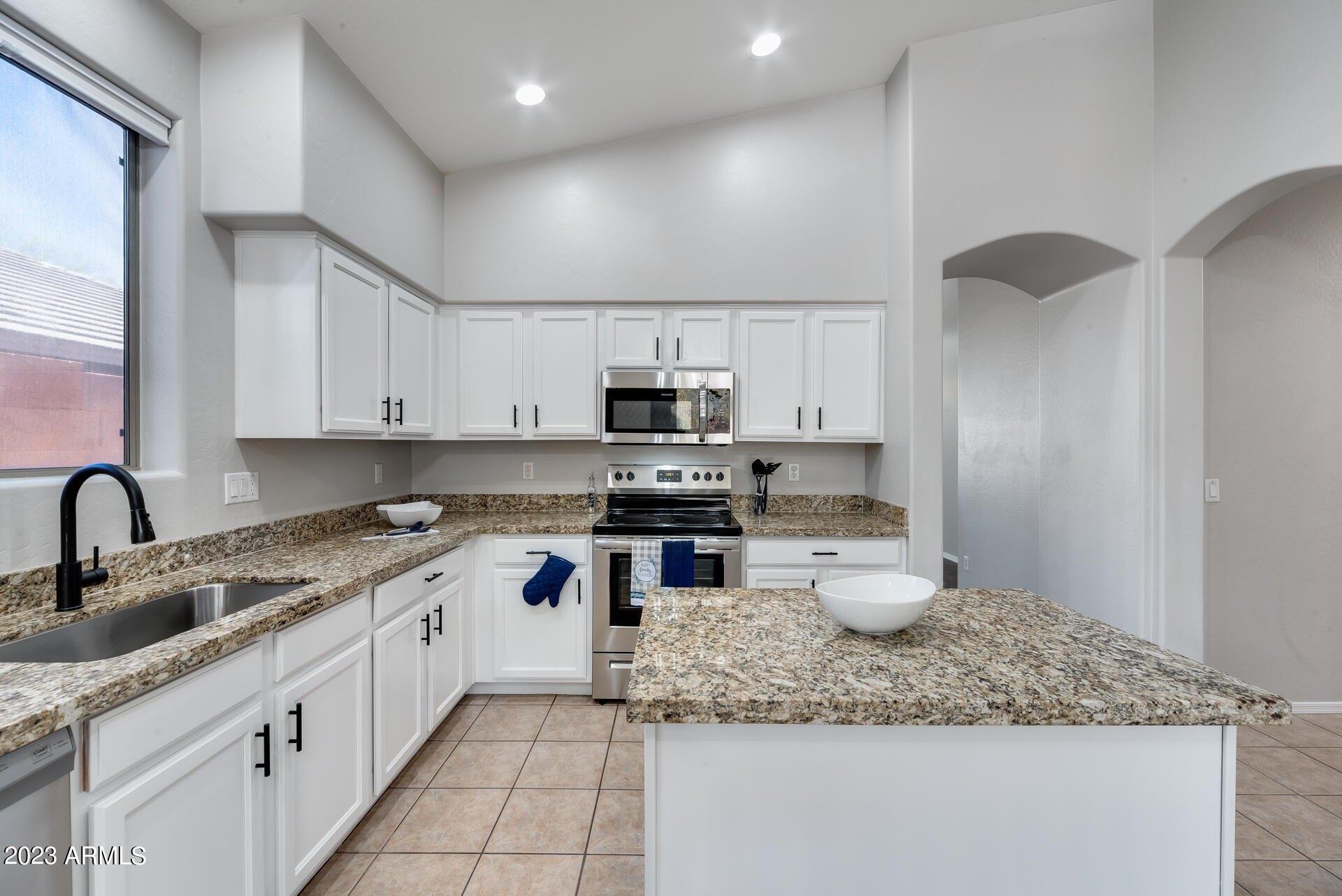 W Desert Blossom Dr, Goodyear, AZ 85338