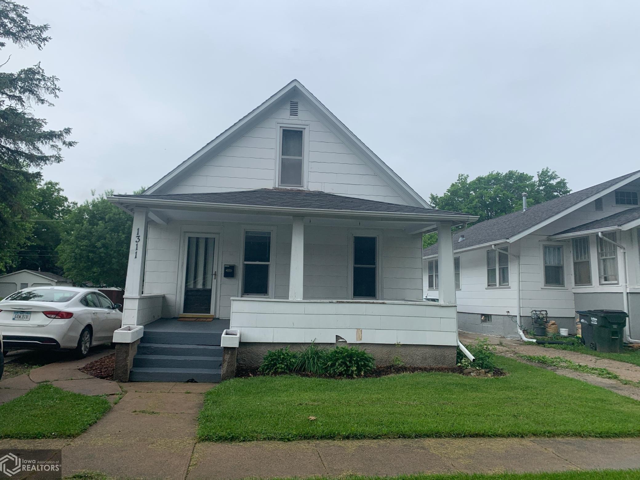 S Garfield Ave, Burlington, IA 52601