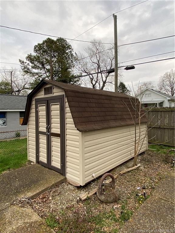 W Francis Ave, Clarksville, IN 47129