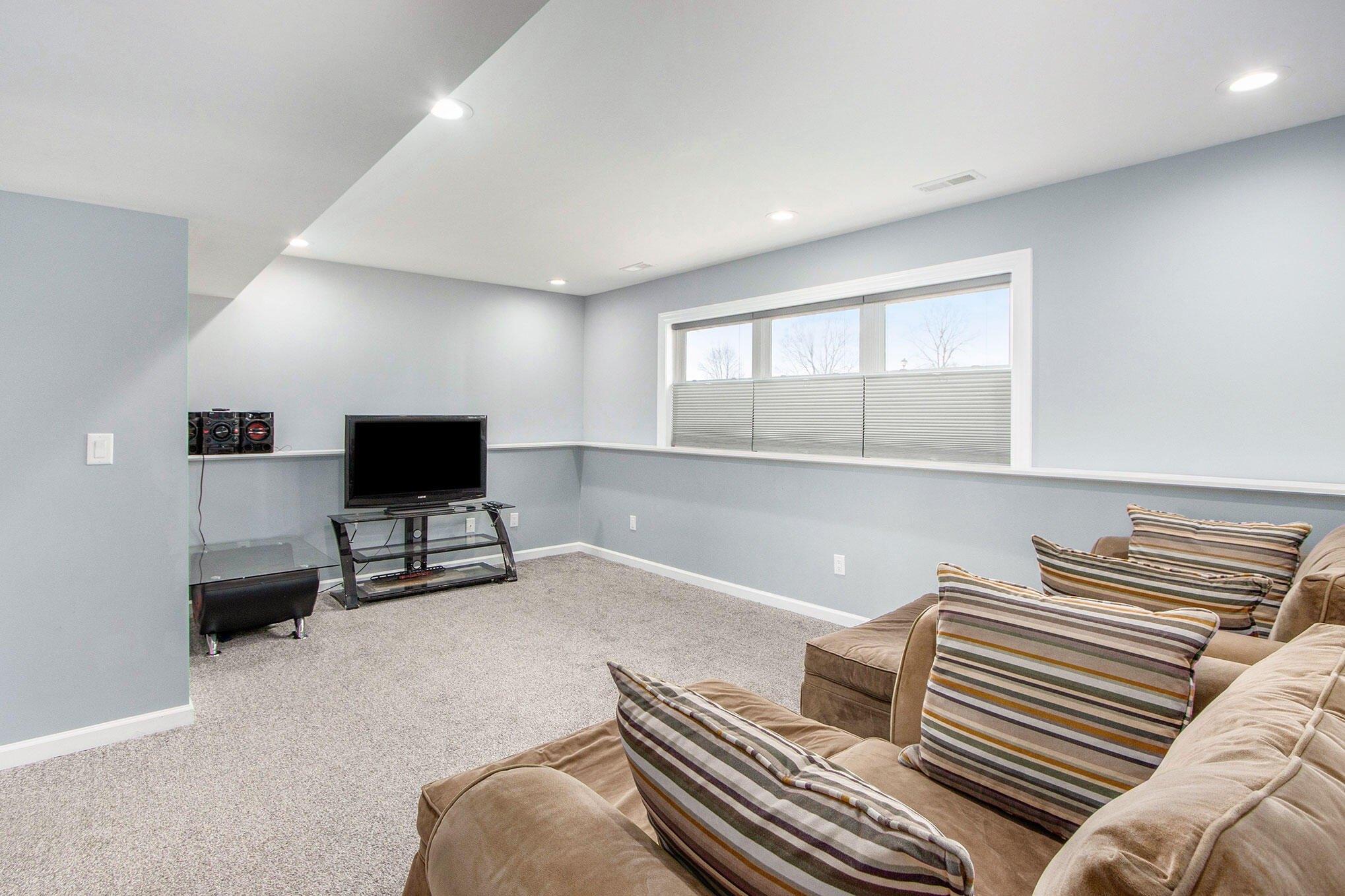 S Stoneridge Dr, Plainwell, MI 49080