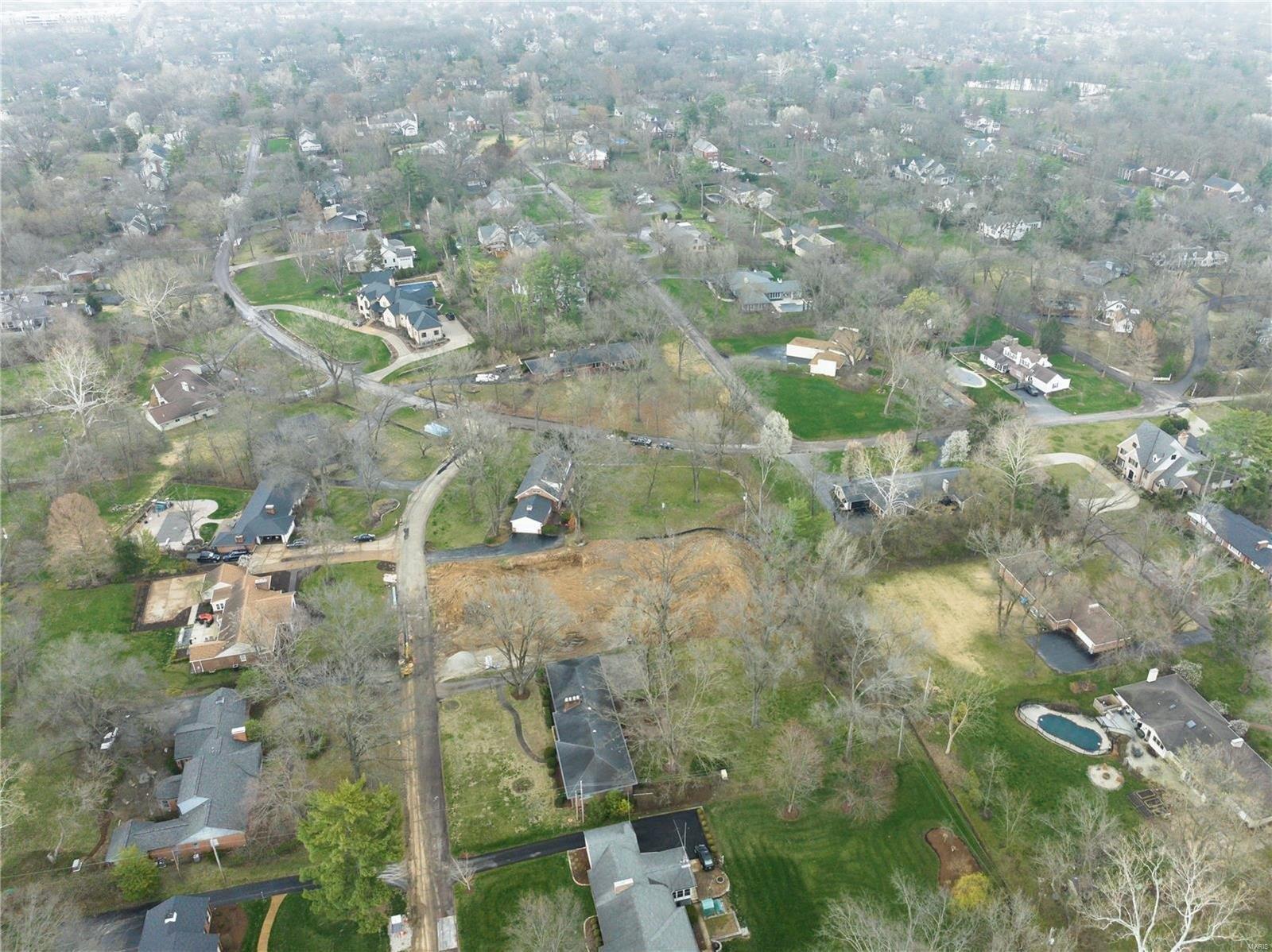 Woodcrest Dr, Saint Louis, MO 63124