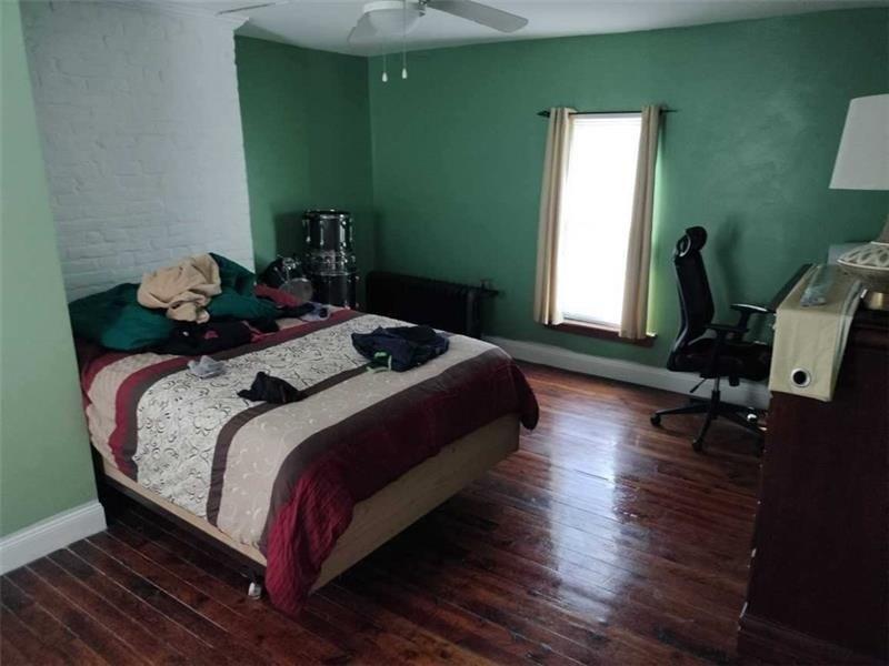 S 15th St, Jeannette, PA 15644