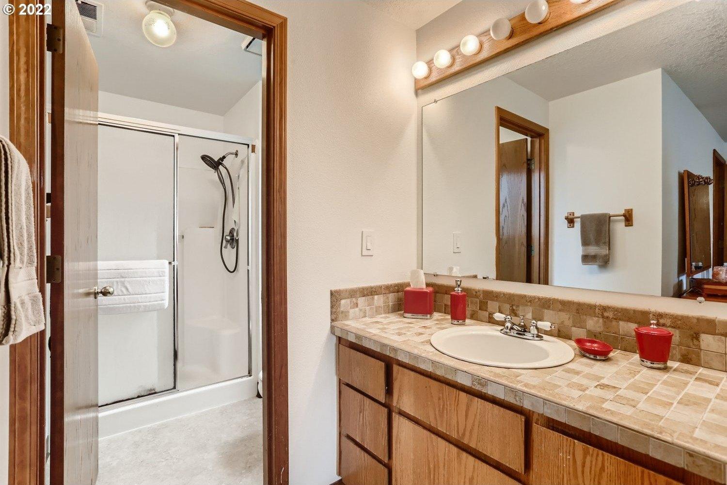 Se Duke Dr, Hillsboro, OR 97123