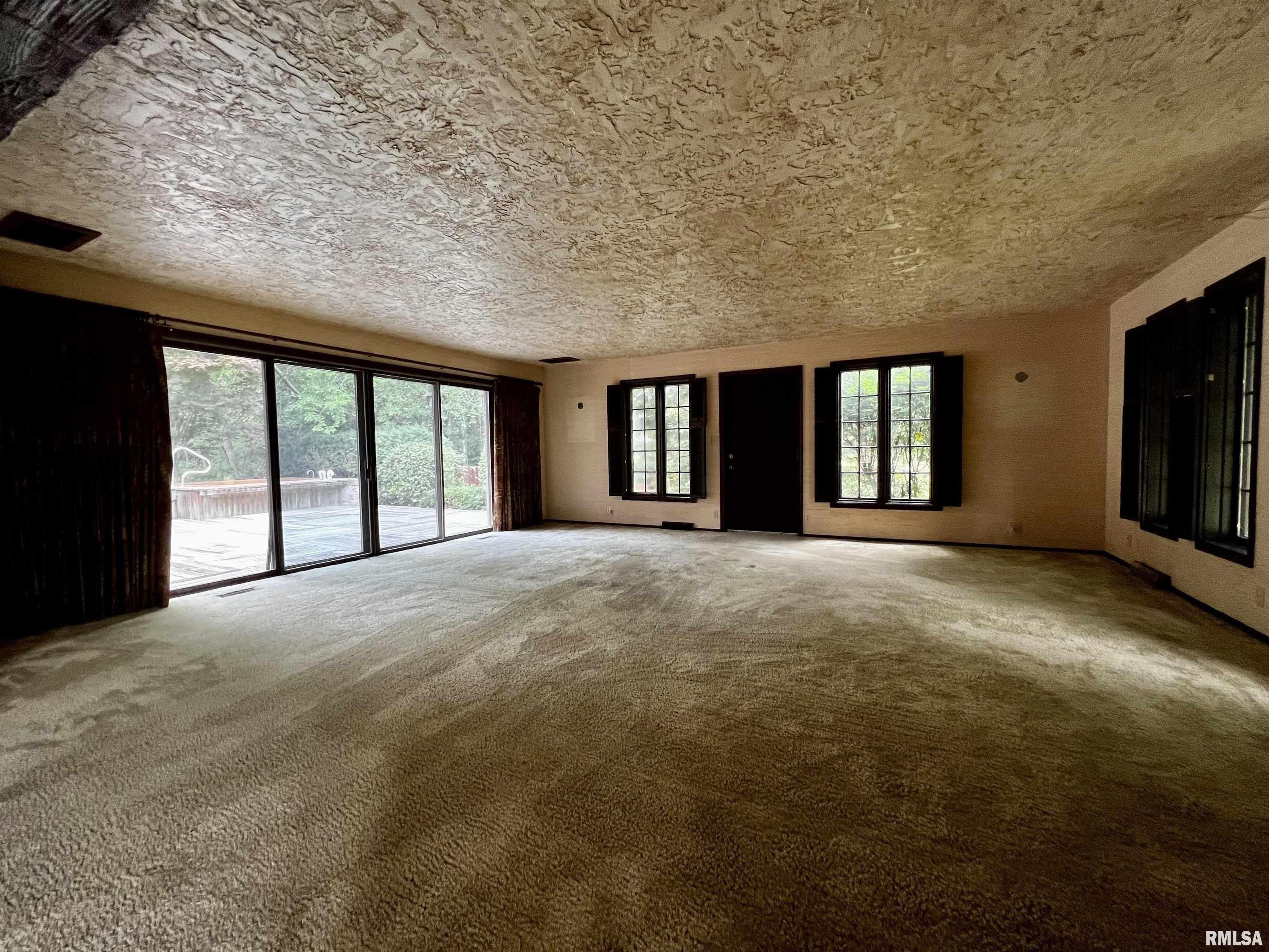 Rye Ct, Macomb, IL 61455