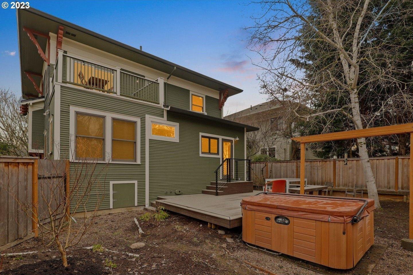 Ne Clackamas St, Portland, OR 97232