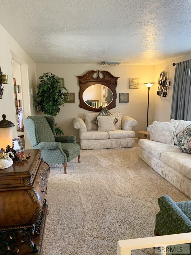 Elizabeth St, Rexburg, ID 83440