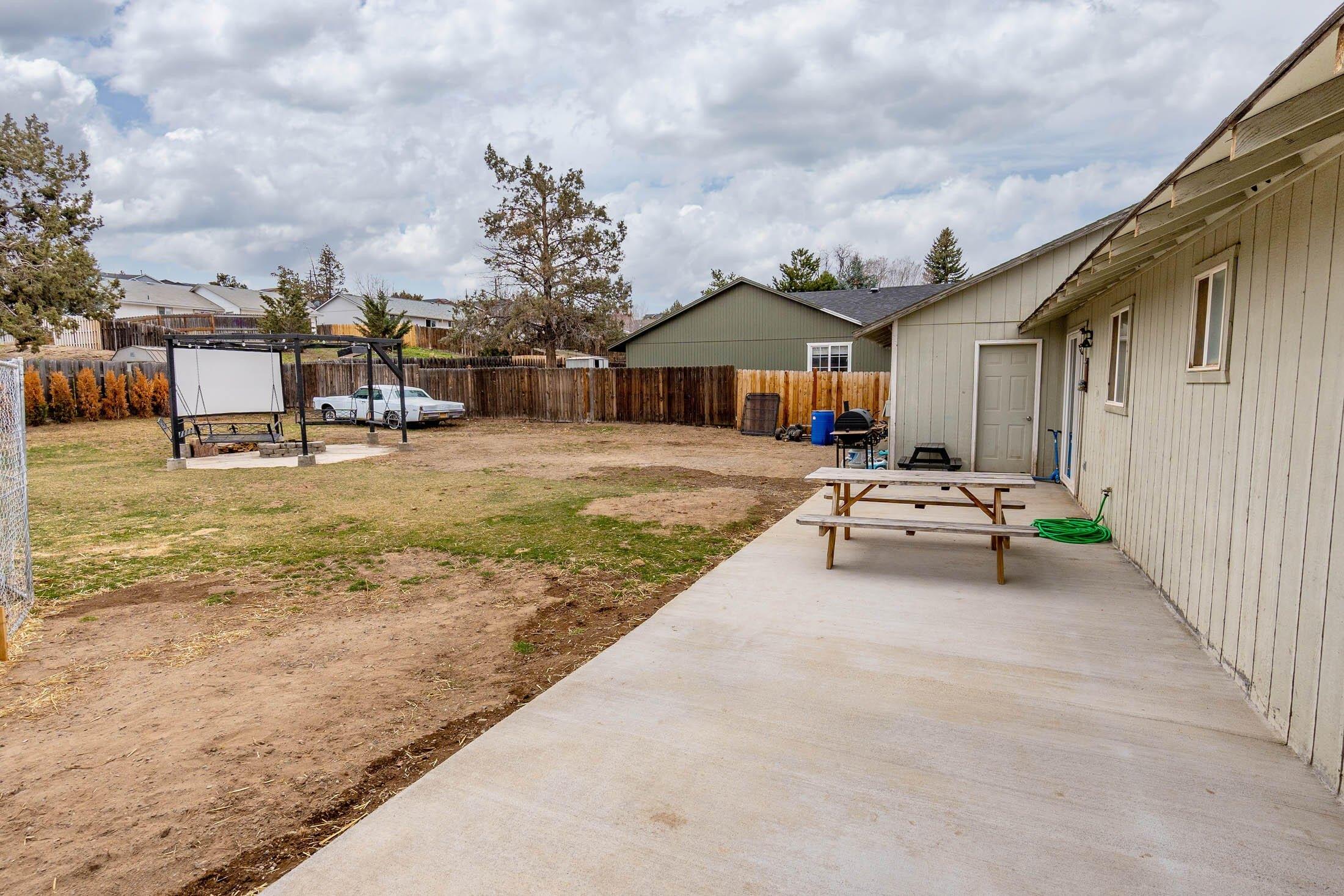 Sw Reindeer Ave, Redmond, OR 97756