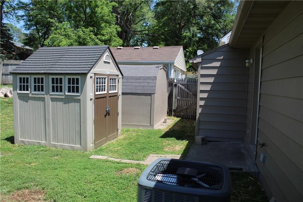 Morton Ave, Des Moines, IA 50317