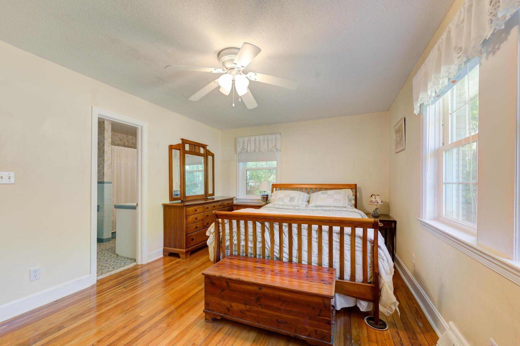 Hobcaw Dr, Mount Pleasant, SC 29464