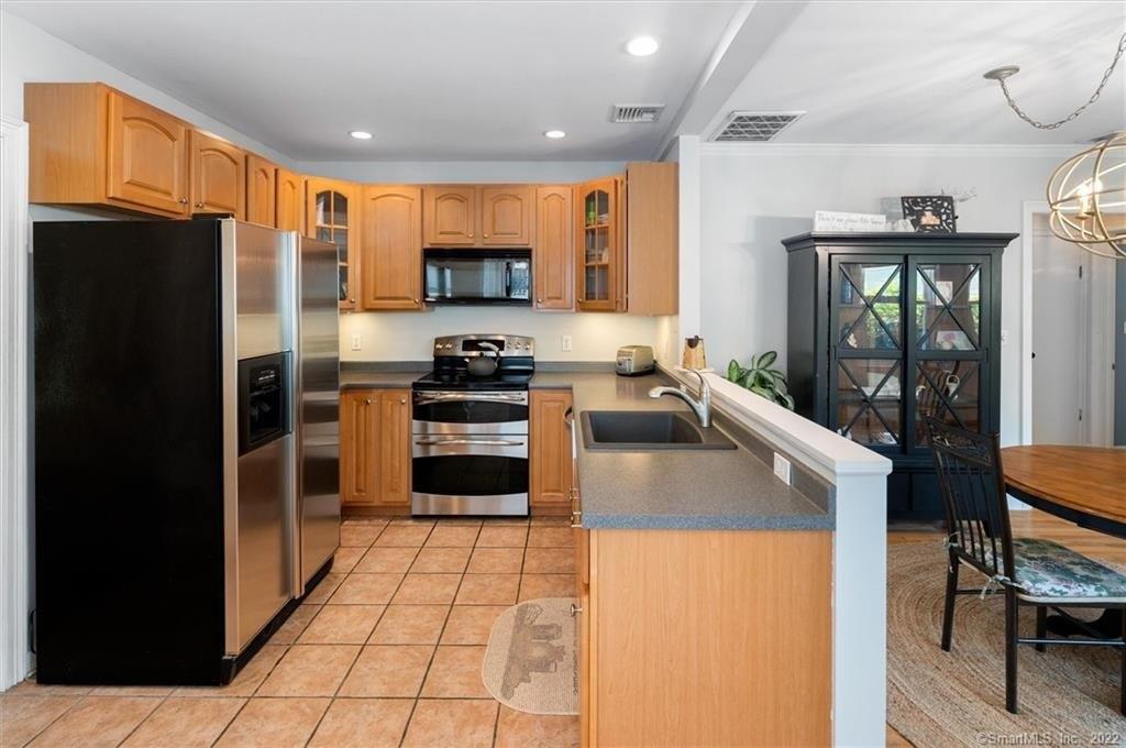 Nichols Ave, Stamford, CT 06905