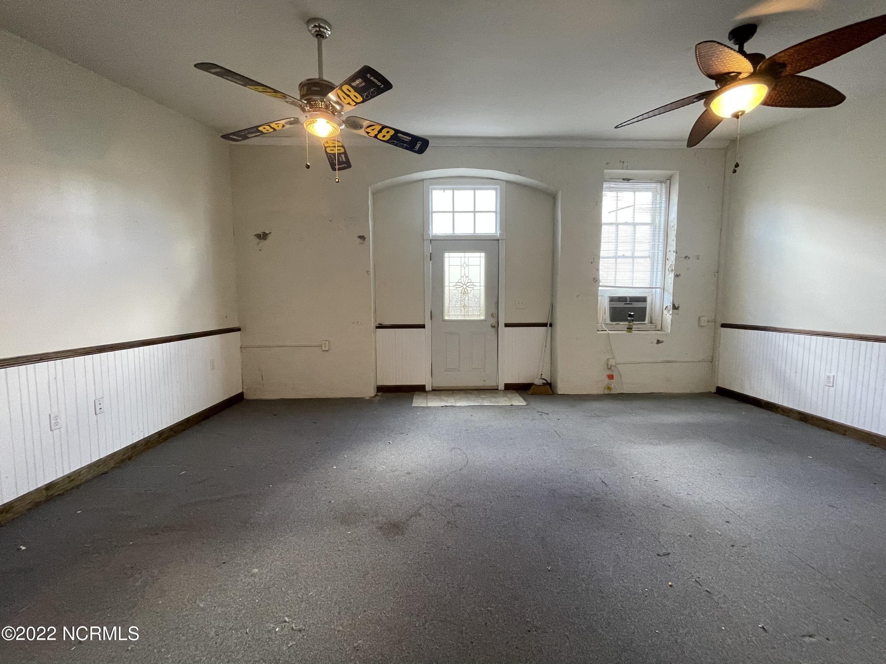 W 3rd St, Washington, NC 27889