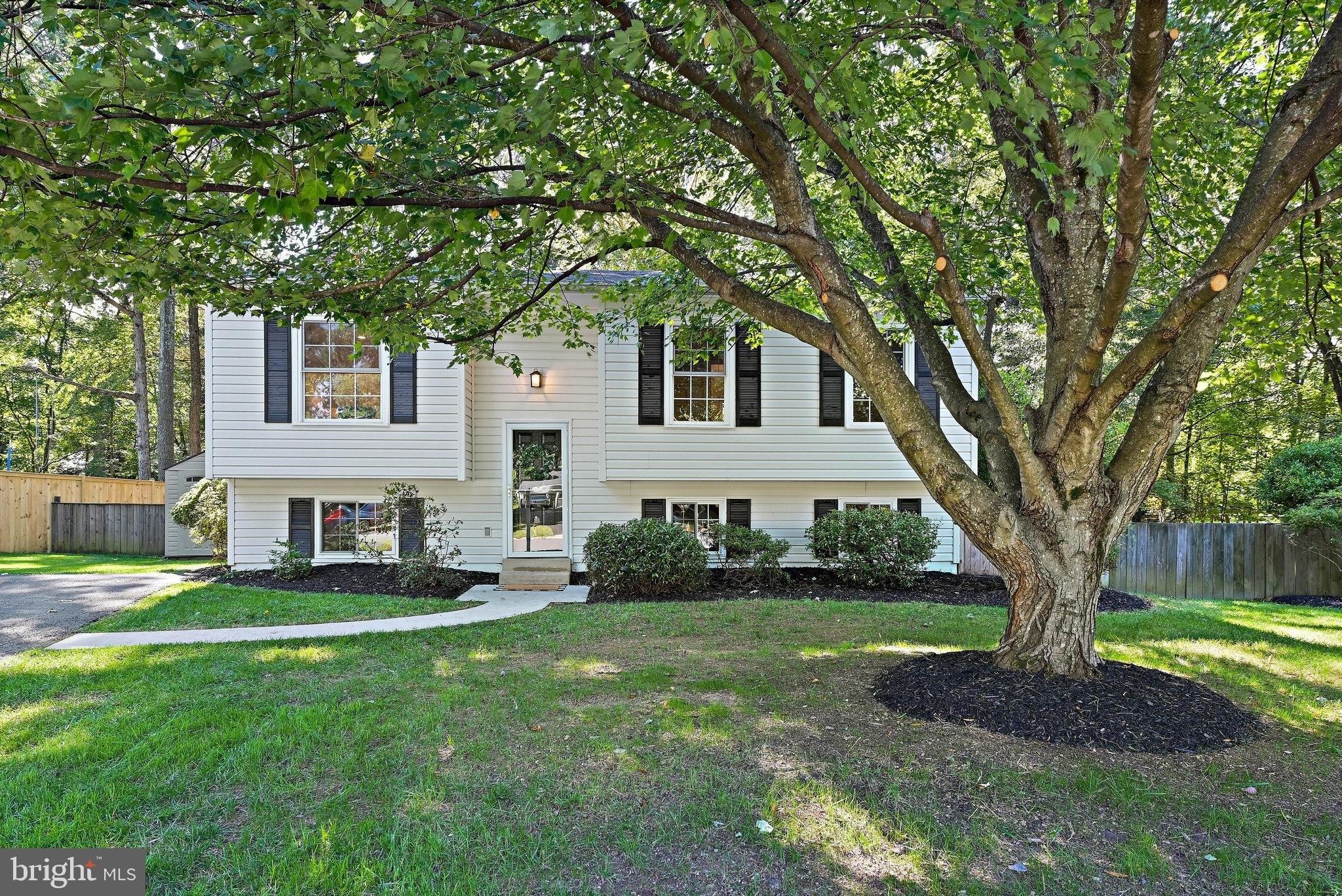 Glenbrooke Woods Dr, Herndon, VA 20171