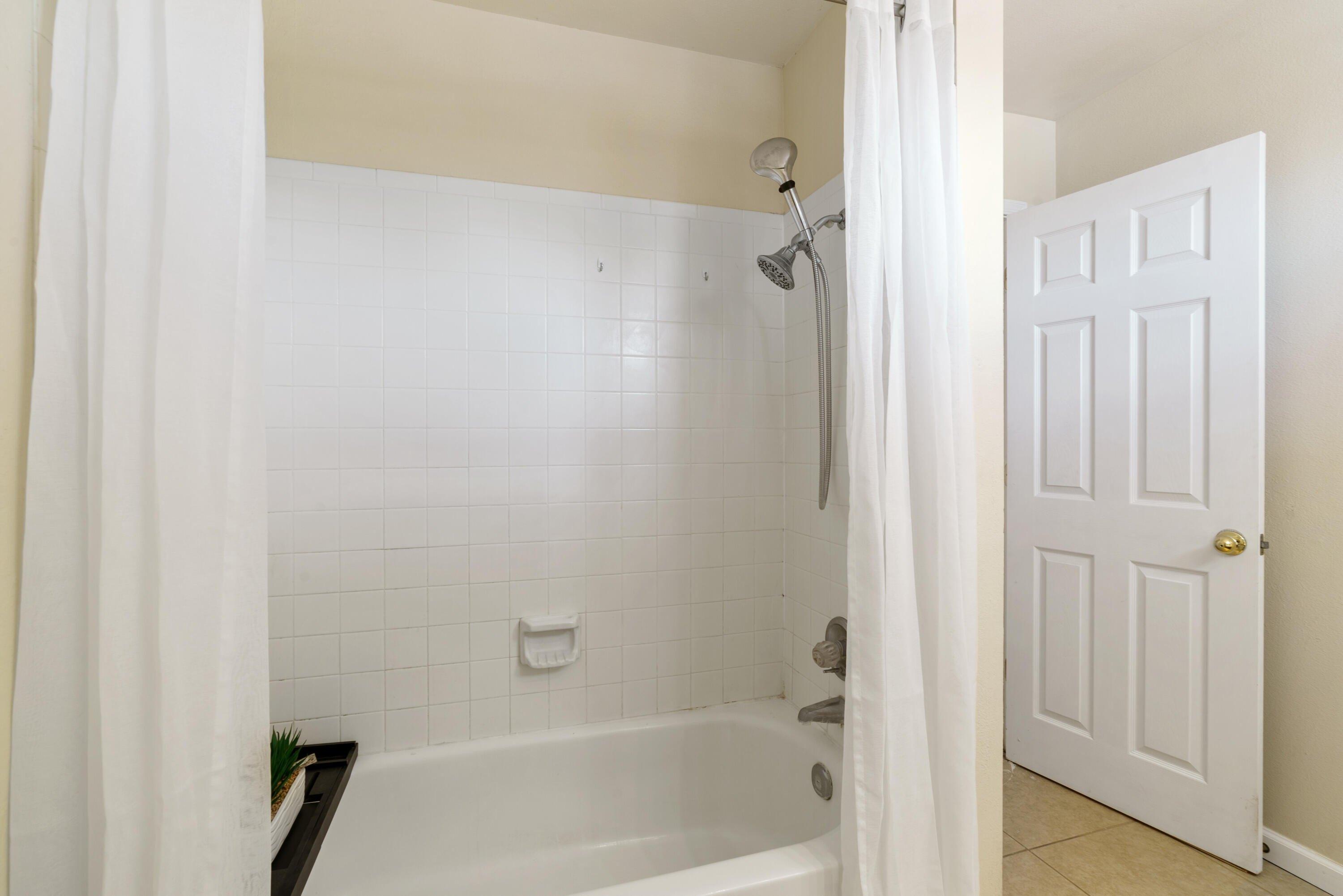 Hayes Dr Nw, Albuquerque, NM 87120