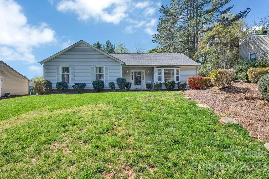 Chestnut Lake Dr, Charlotte, NC 28227
