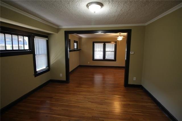 E 70th St, Kansas City, MO 64132