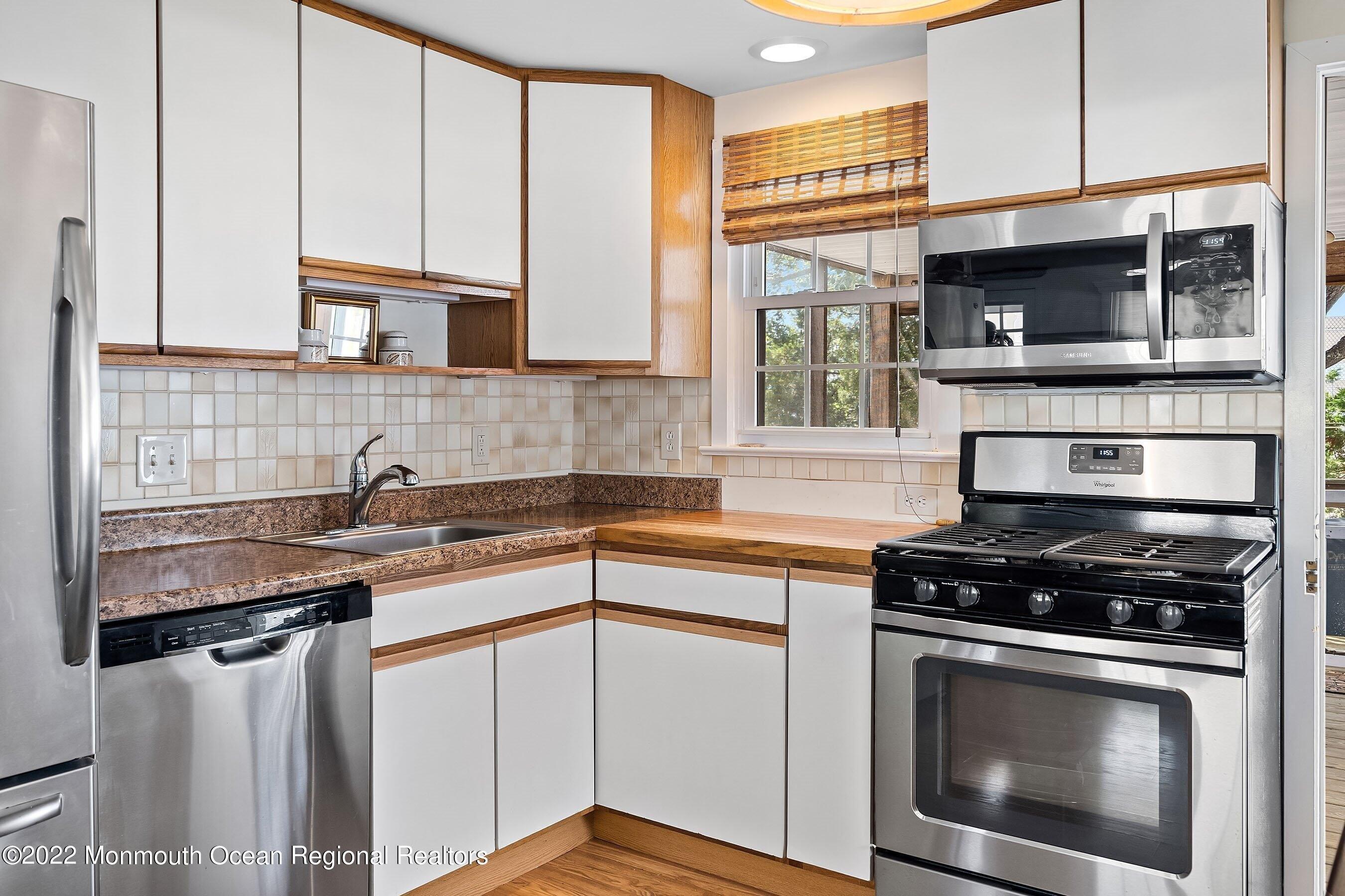 W Bayberry Dr, Long Beach Township, NJ 08008