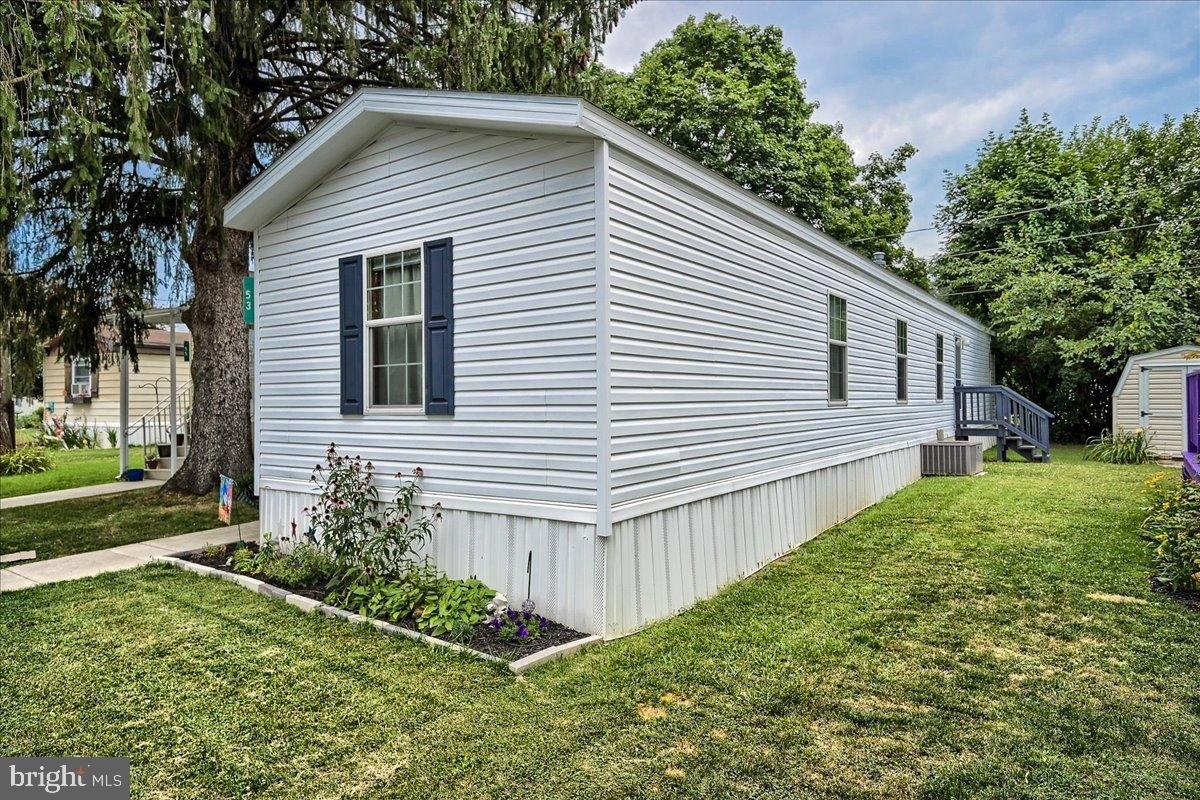 Madge Dr, Lancaster, PA 17603