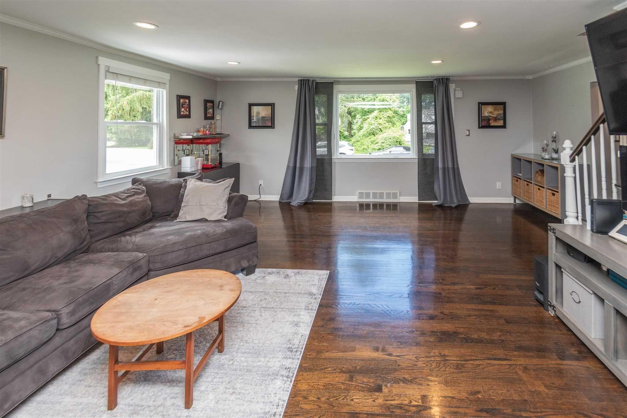 Hasbrouck Dr, Poughkeepsie, NY 12603