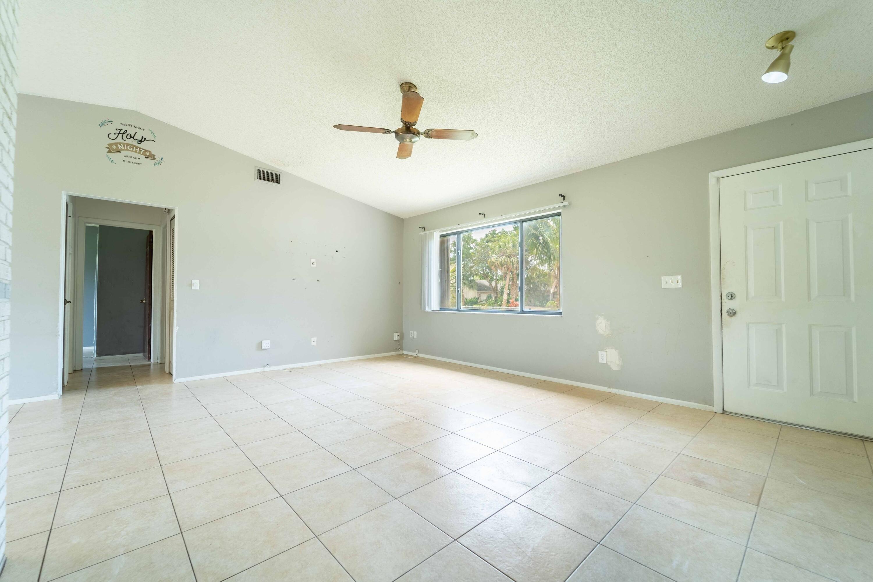 Se Chaloupe Ave, Port Saint Lucie, FL 34983
