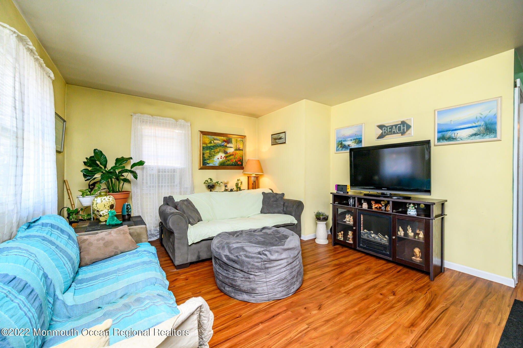 Holly Village Ln, Toms River, NJ 08753