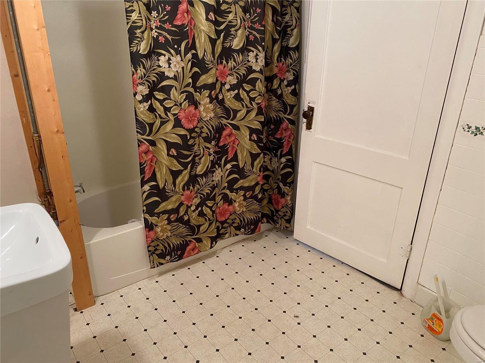 Lilly St, Hannibal, MO 63401