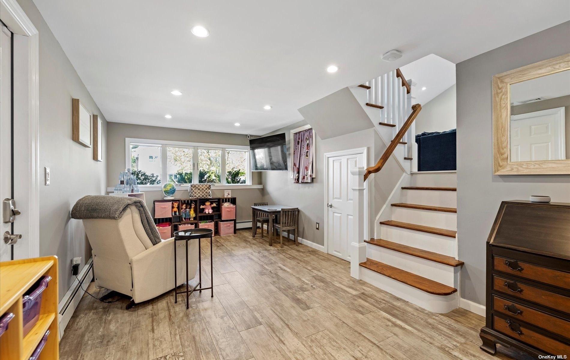 Horace Ct, Bellmore, NY 11710