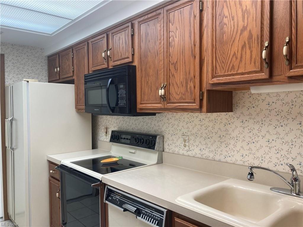 Brittanny Dr Ne, North Canton, OH 44720