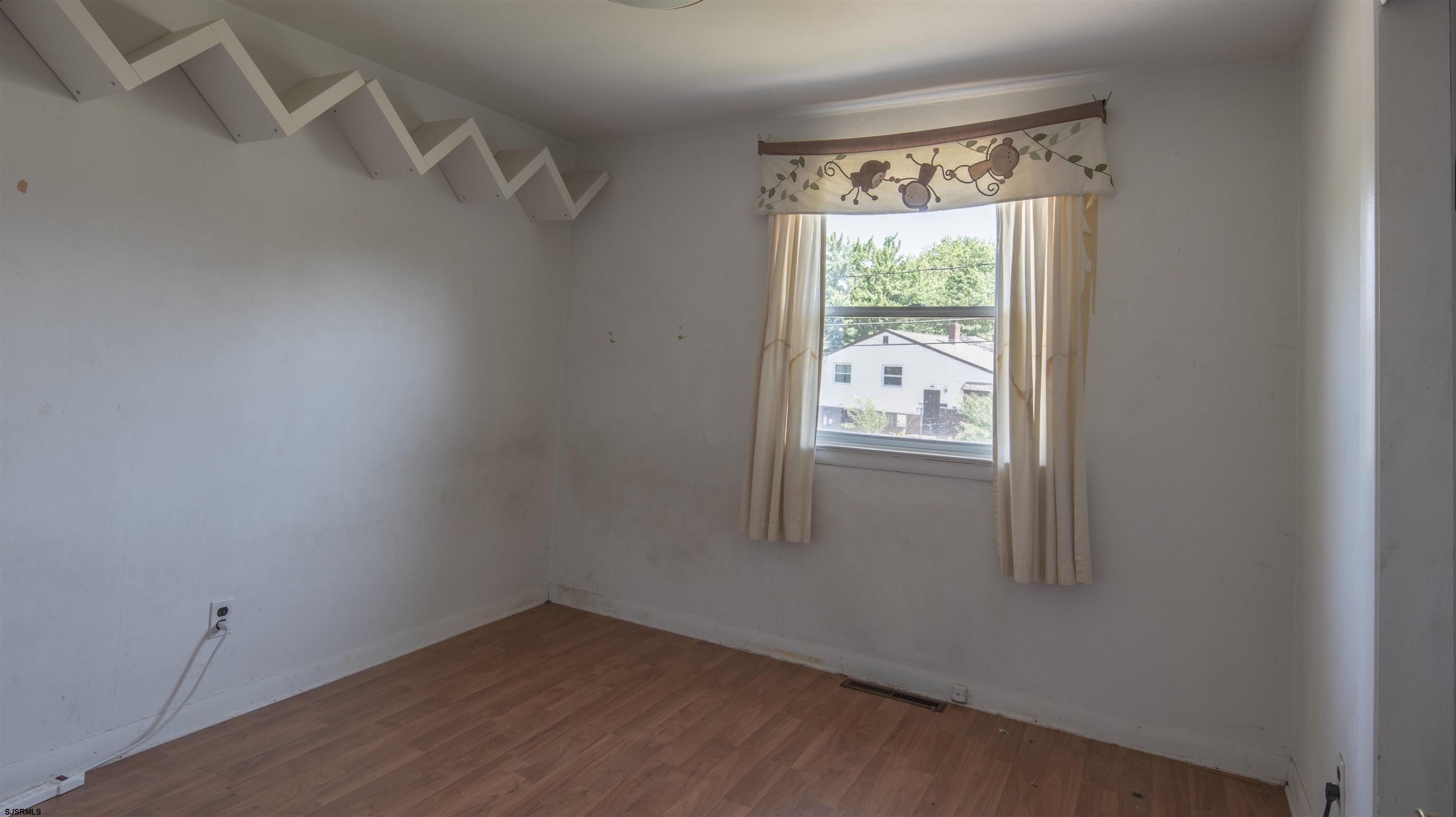 W Maiden Ln, Somerdale, NJ 08083