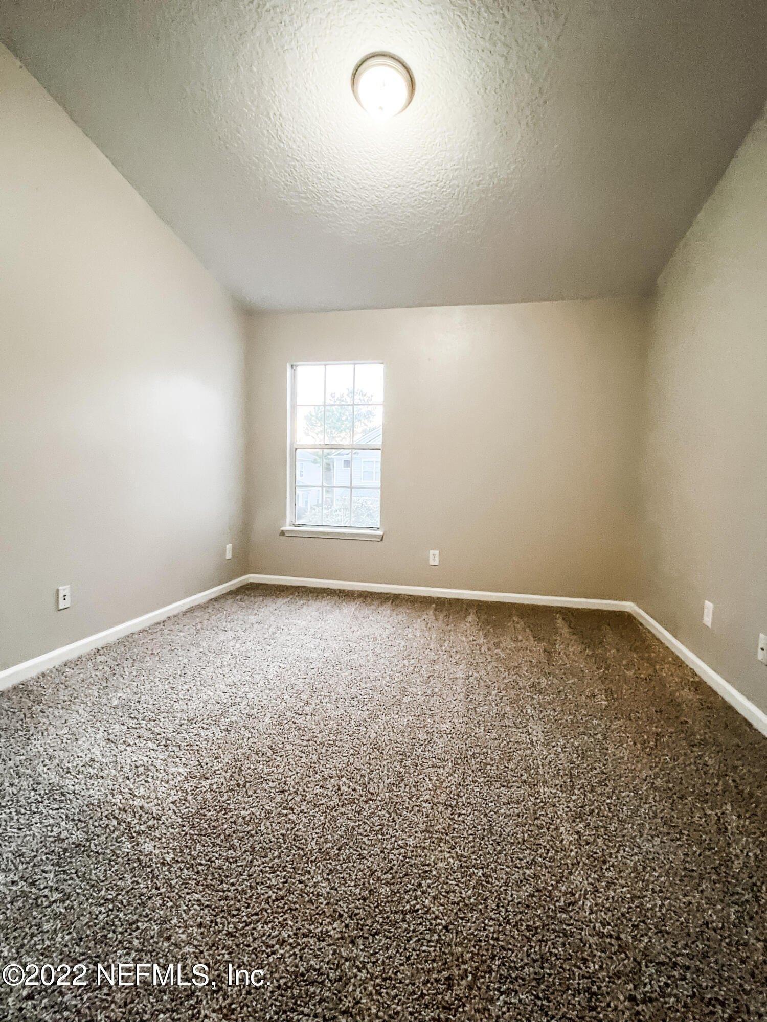 Stone Pond Dr, Jacksonville, FL 32224